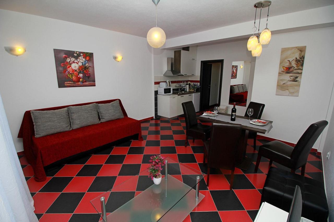 Apartmani Bozena Макарска Екстериор снимка