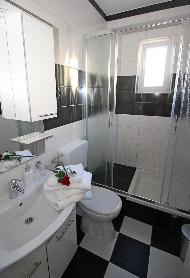 Apartmani Bozena Макарска Екстериор снимка