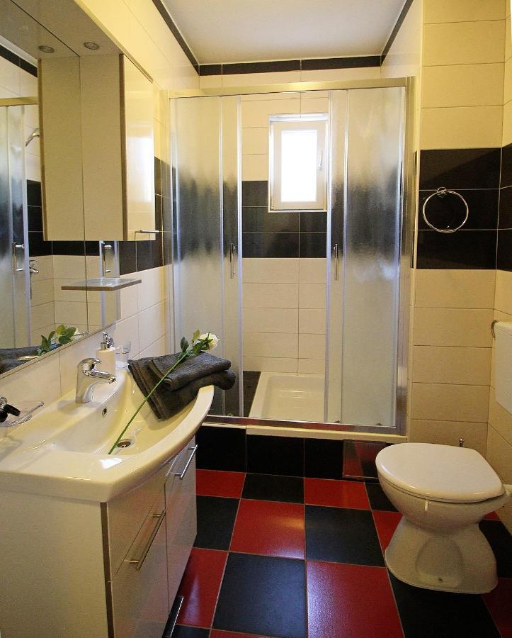 Apartmani Bozena Макарска Екстериор снимка