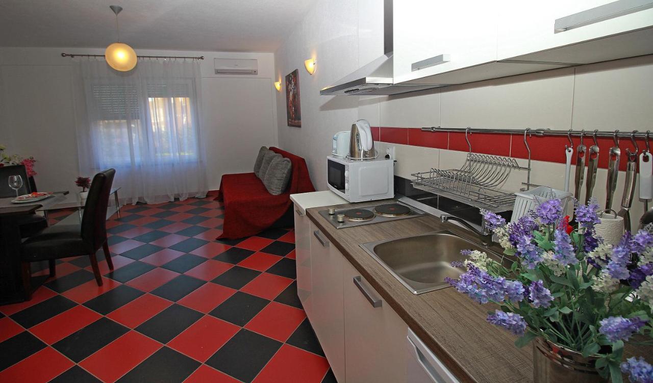 Apartmani Bozena Макарска Екстериор снимка